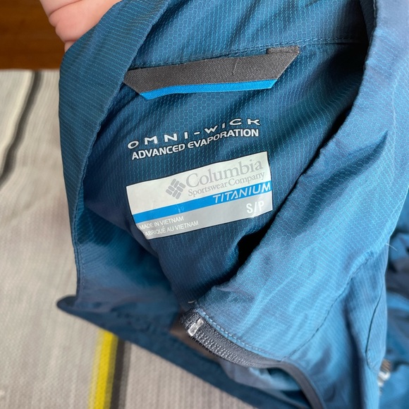 Columbia windbreakers - Picture 2 of 3